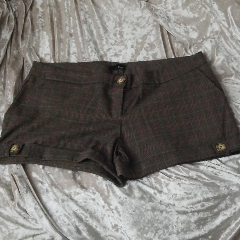 Plaid brown low rise Zinc shorts